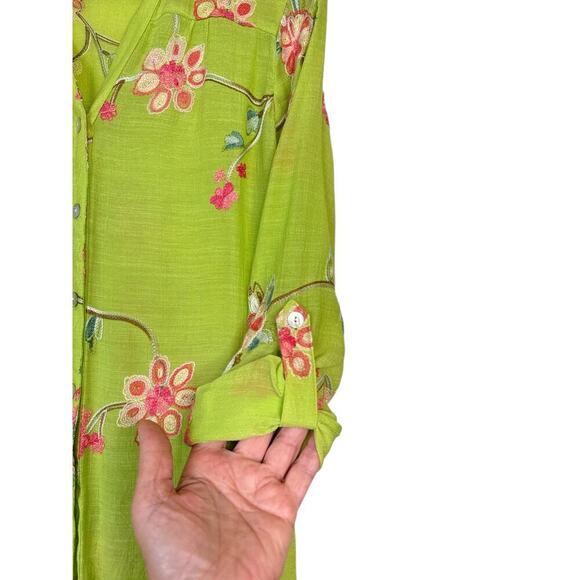 Fig & Flower Women's Embroidered Floral Button Front Shirt Size S Green Roll Tab - Picture 3 of 9